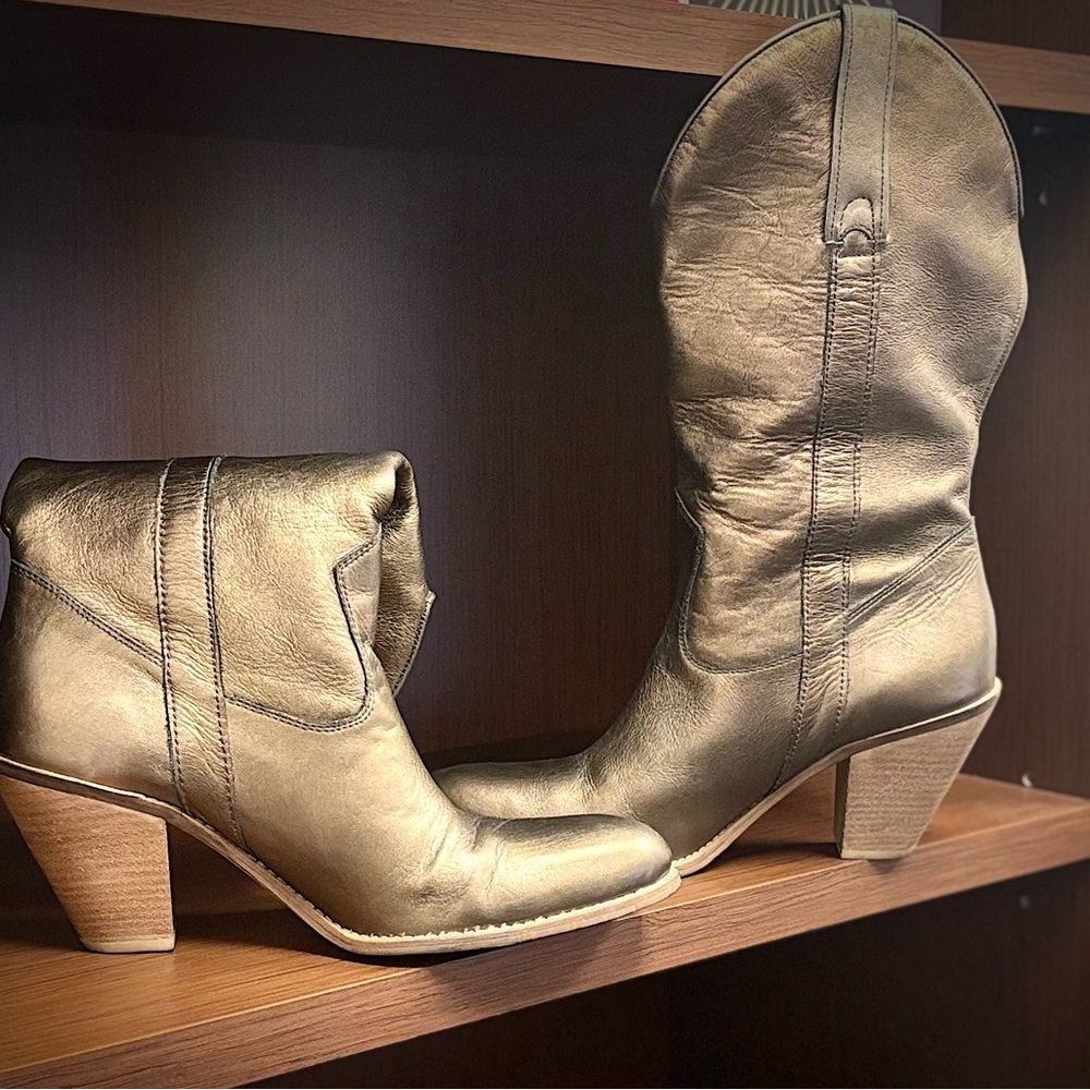 Stylish Jessica Simpson Bronze Cowboy Boots.